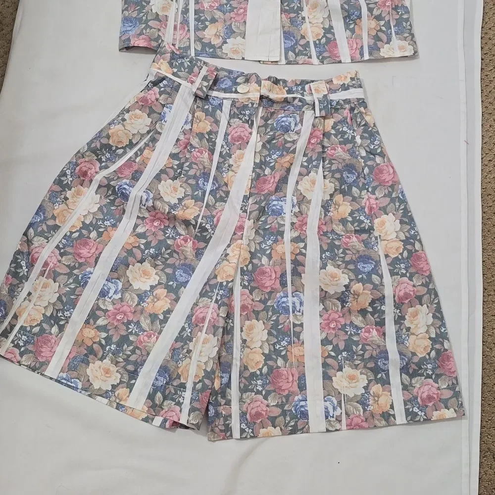 HOWARD WOLF.‎ VINTAGFloral Two-Piece Top and Skort Set in Blue, Pink, Cream 8/10